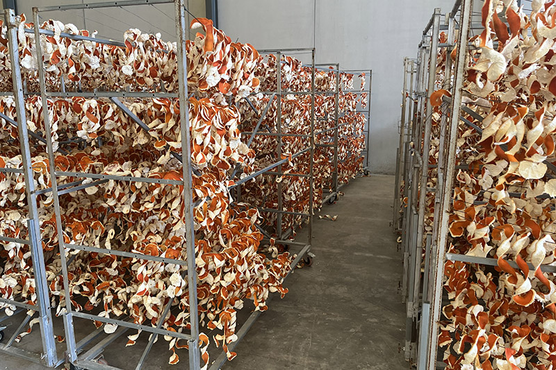 lemon and orange peels for gin